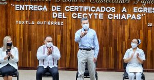 Entregan certificados a estudiantes egresados del Cecyte Chiapas