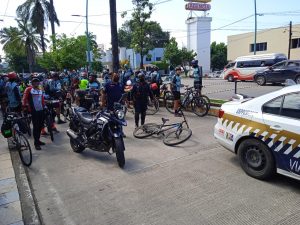 Policletos de Tapachula resguardan a ciclistas de la 18a. Ruta Chichimeca 2021
