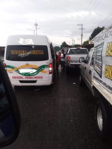 Presuntos colombianos, una mujer y dos hombres, atracan colectivo de la ruta Tapachula-Huixtla  