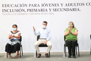 Reconocen esfuerzo de personas adultas que se graduaron de educación básica en el Icheja