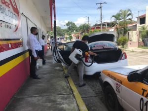 Taxis de Tapachula sanitizan unidades e intensifican medidas de prevención de contagios 