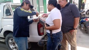 ¡Se iba de viaje! Capturan lagarto en una terminal de autobuses en Huixtla 