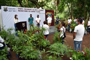 Ayuntamiento de Tapachula entrega apoyos a productores