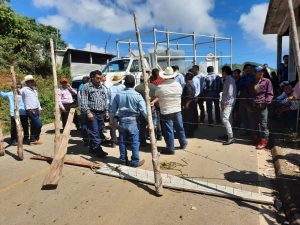 Bloquean accesos a San Andrés Duraznal por falta de COPLADEM 