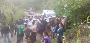   Choca ambulancia contra compacto en Yabteclum