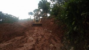 Sigue la atención de caminos afectados por derrumbes en la zona alta de Tapachula