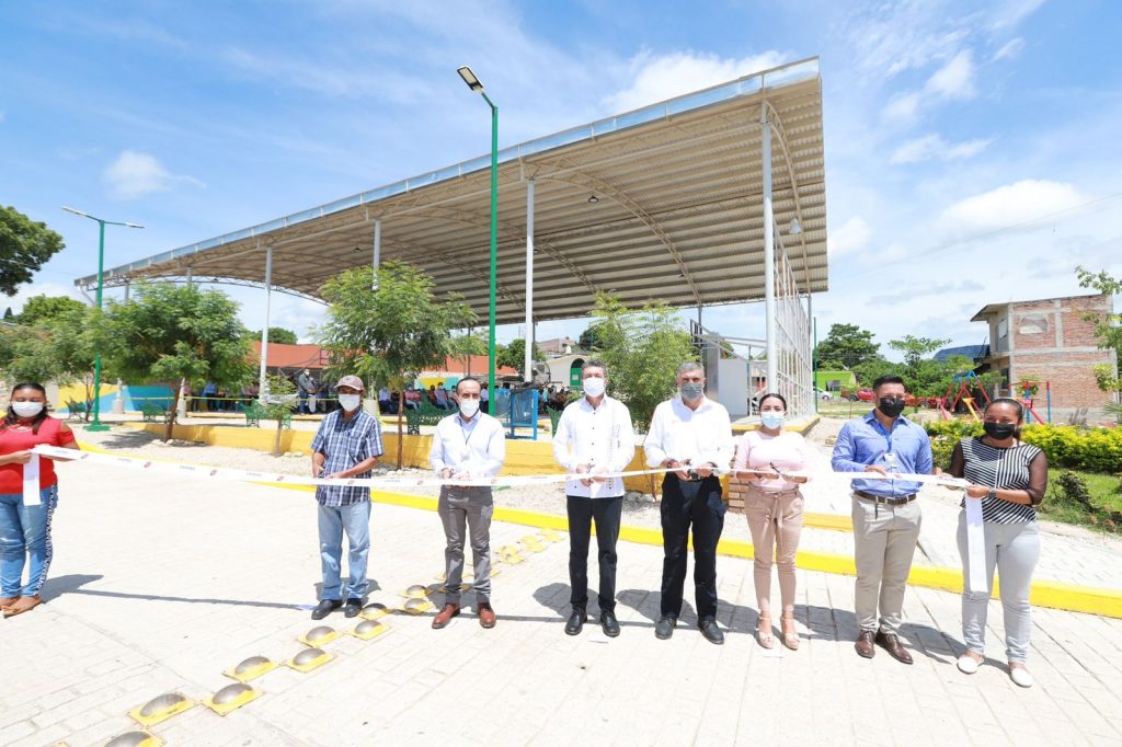 En Suchiapa, Rutilio Escandón inaugura calles, parque, cancha y domo