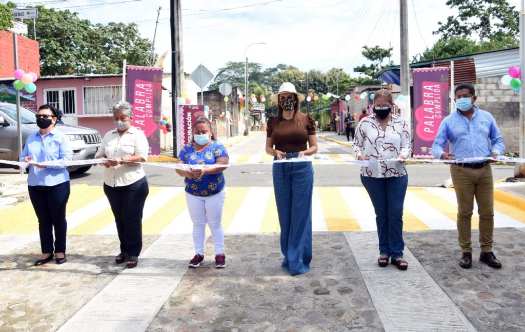 En unidad con las familias de San Antonio Cahoacán, Rosy Urbina inaugura obra de pavimentación mixta
