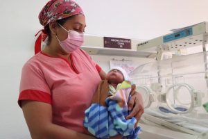 Hospital “Pascacio Gamboa” salva la vida de recién nacido en estado crítico