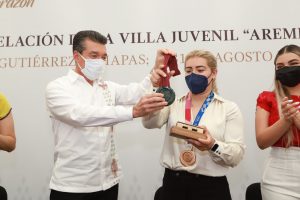 Rutilio Escandón y Aremi Fuentes, medallista olímpica, reinauguran Villa Juvenil del Indeporte