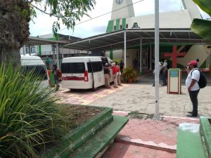 Se entrega a autoridades grupo de haitianos que se había refugiado en iglesia de Mapastepec 