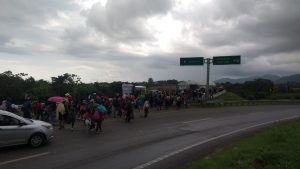 Caravana de migrantes alcanza la ciudad de Huixtla a 41 kilómetros de Tapachula 