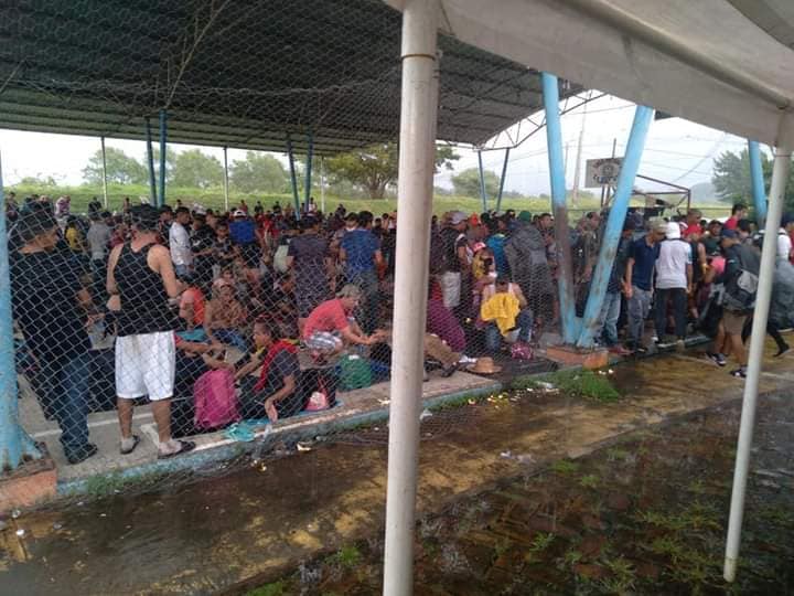 La caravana de migrantes descansó el martes en Huixtla, el miércoles buscará llegar a Villa Comaltitlán 