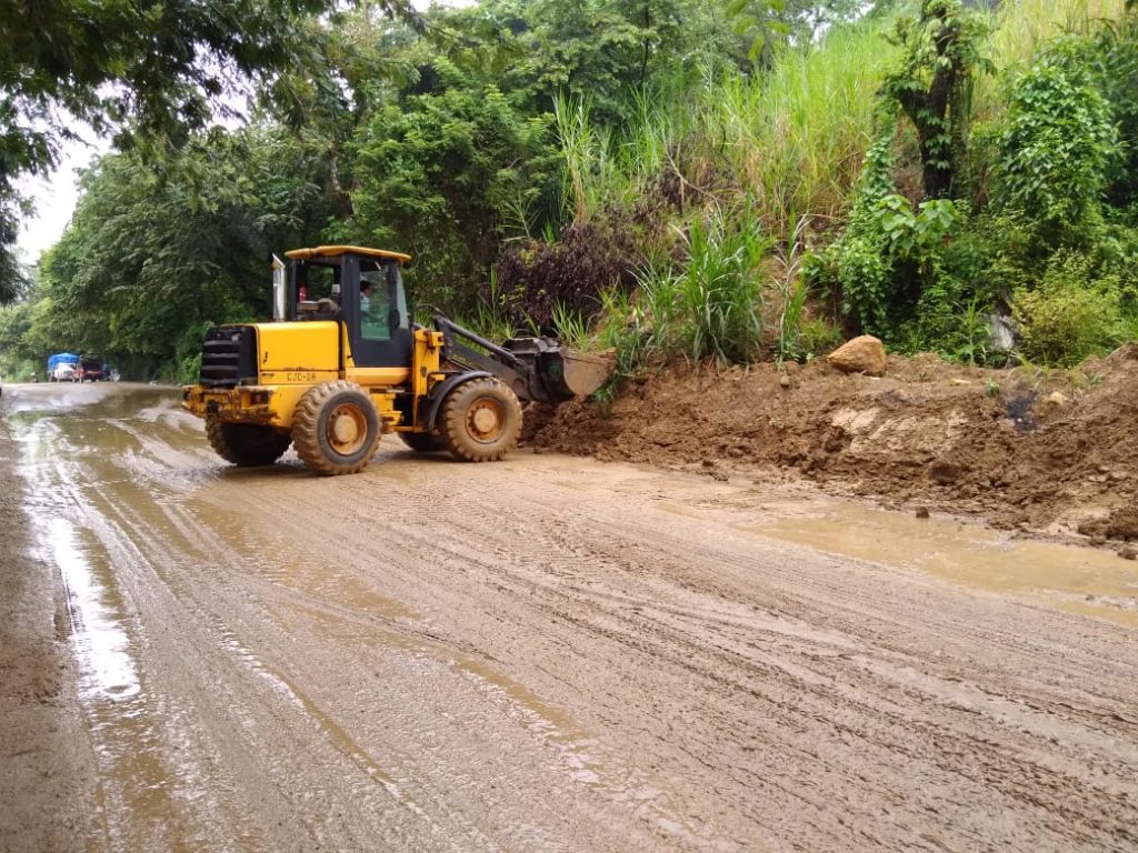 Derrumbe constante tiene bajo amenaza a familias en Simojovel