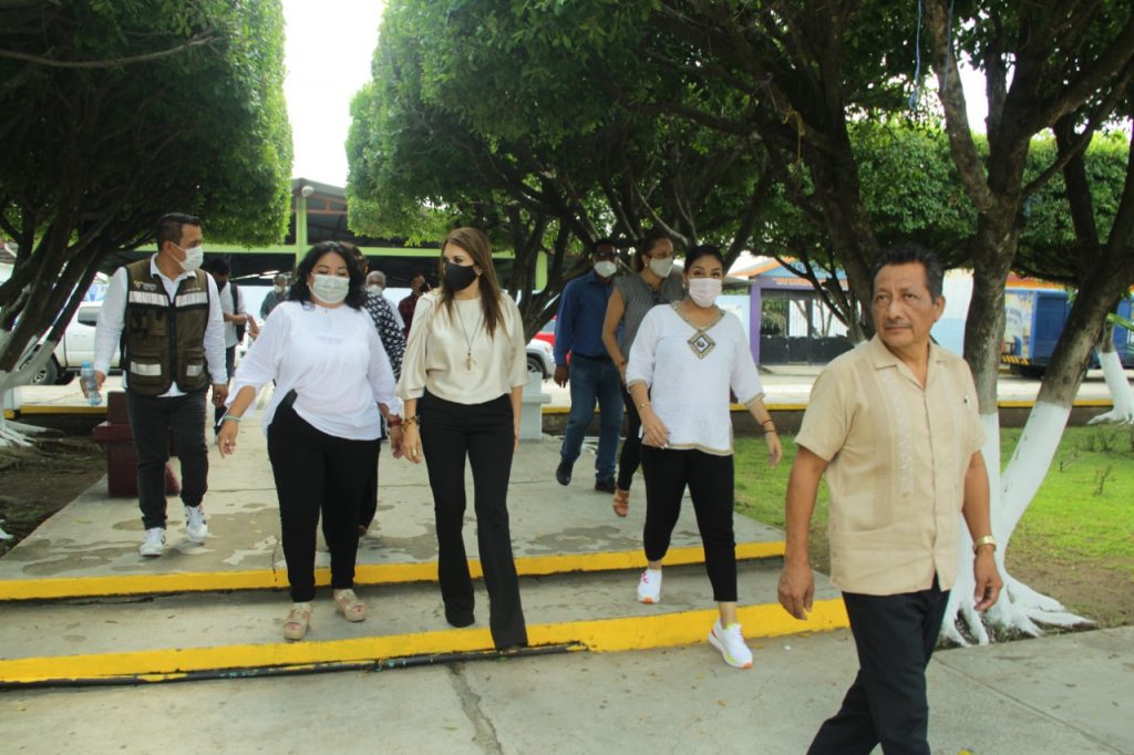 Supervisa Rosy Urbina trabajos de rescate del Parque en ejido Raymundo Enríquez