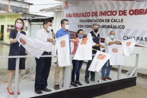 En Mapastepec, Rutilio Escandón inaugura instalación de alumbrado público