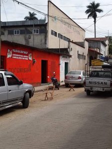 Piden multar a quienes aparten calles en Simojovel