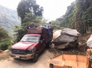 Brindan mantenimiento a caminos de la zona alta de Tapachula