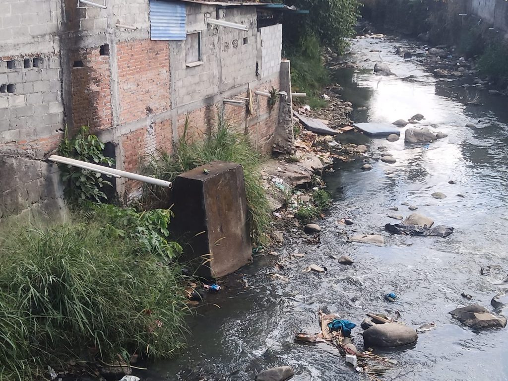 Severa contaminación en ríos de Tapachula por descargas residuales sin tratamiento 