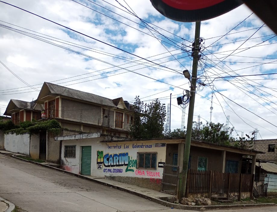 Autodefensas despojan casas en Altamirano Chiapas  
