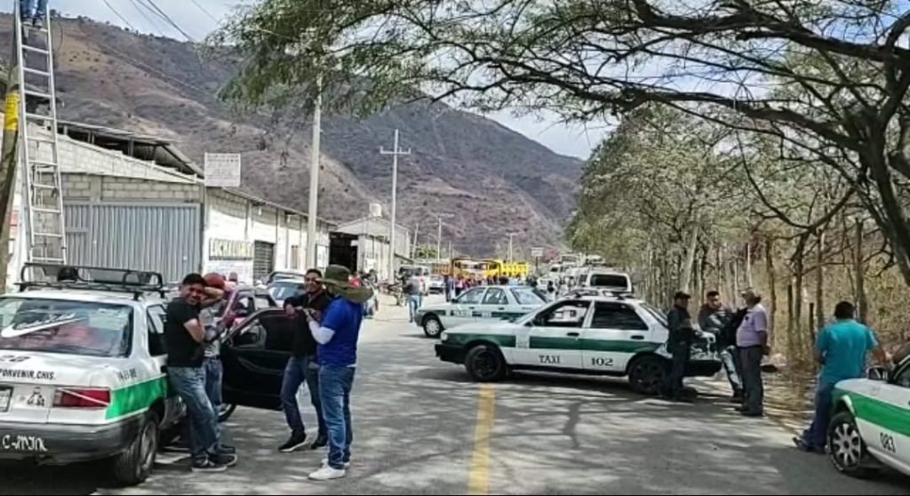 Bloquean carretera en Motozintla, transportistas denuncian corrupción en la SMyT 