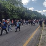 Avanza caravana de migrantes de Tapachula a Huixtla, buscan diálogo con autoridades 