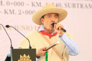 Entrega Rutilio Escandón camino Chanal-La Mendoza que unirá a comunidades indígenas