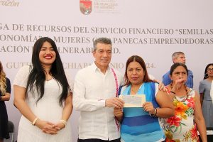 Entrega Rutilio Escandón recursos a chiapanecas emprendedoras en situación de vulnerabilidad