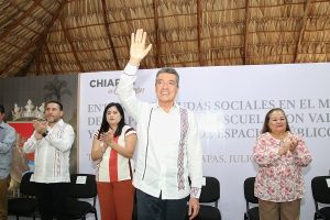 Entrega Rutilio Escandón apoyos de programas “Escuela con Valores” y “Recuperación de Espacios Públicos”