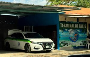 Denuncian-que-vehículos-con-placas-particulares-simulan-servicio-de-taxi-Tapachula-4