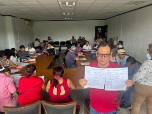 Maestros-jubilados-reciben-formatos-de-seguro-de-vida-1(1)