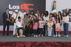 “Queremos que las niñas y niños sean felices” Presidenta Claudia Sheinbaum anuncia el inicio de la entrega de las tarjetas de la beca de apoyo para uniformes y útiles “Rita Cetina”00001