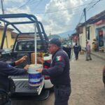 Polis de tránsito de SCLC quitan de las calles objetos que obstaculizan paso de transeúntes.