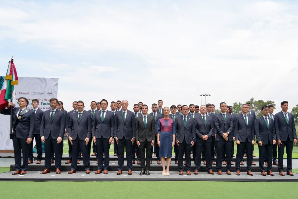 Presidenta Claudia Sheinbaum abandera a la Selección Nacional de México que participará en la Copa Mundial de la FIFA 202600001