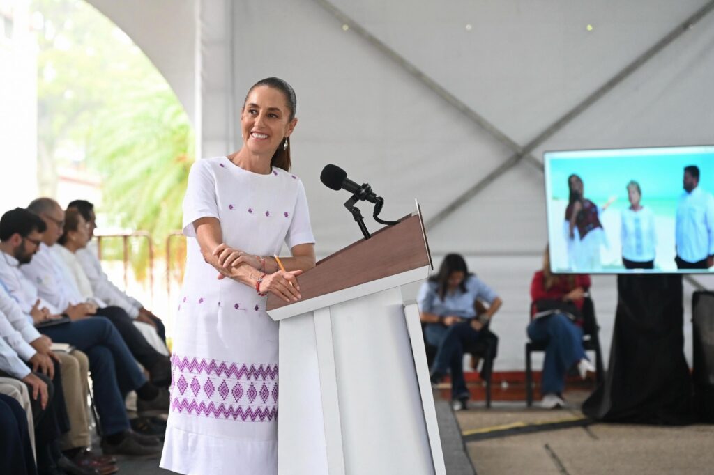 Presidenta Claudia Sheinbaum anuncia decreto para fomentar el ecoturismo en Mahahual, en coordinación con las comunidades 3
