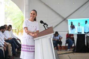 Presidenta Claudia Sheinbaum anuncia decreto para fomentar el ecoturismo en Mahahual, en coordinación con las comunidades 3