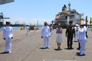 Son tiempos de definiciones, de defender la soberanía nacional Presidenta Claudia Sheinbaum en el Día de la Marina Nacional desde Lázaro Cárdenas, Michoacán00004