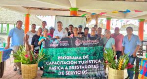 Capacitan a prestadores de servicios turísticos de Acapetahua para optimizar estancia de visitantes 02