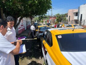 Sitios-de-taxis-realizan-revisiones-mecánicas-y-de-documentos-para-garantizar-servicio-eficiente-1