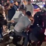 SCLC. Un taxi y un vehículo chocan en el barrio de Cuxtitali, terminó en una batalla campal entre los involucrados.