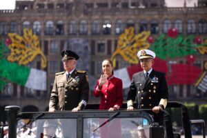 FOTOS México no será colonia ni protectorado de nadie; no se doblega, no se arrodilla y nunca se vende presidenta Claudia Sheinbaum en Desfile Cívico Militar por el 216 Aniver