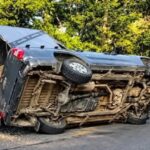 Se volcó camión transportador de maíz, el chofer huyó .