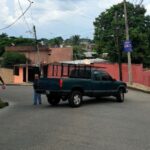 En Tapachula por falta de electricidad vecinos bloquean la 3ª. calle oriente cerca del  puente del rio Texcuyuapan