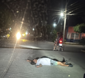 Rin¦aa-entre-dos-hombres-deja-a-uno-lesionado-cerca-de-terminal-de-taxis-en-Arriaga1