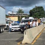 Tapachula. Choque entre Chevrolet y Colectivo provoca fuerte tráfico.